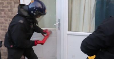 Nottinghamshire Police smash through door in drug raid