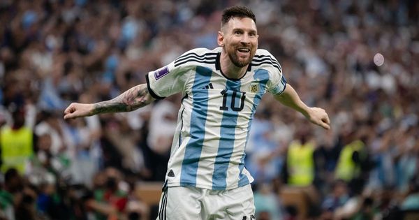 Lionel Messi forced to cover Argentina shirt to lift World Cup trophy as  Gary Lineker rages - Mirror Online