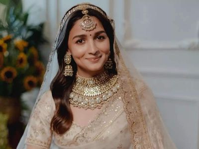 Tools to achieve an iconic bridal hairstyle