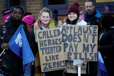 UK nurses stage new walkout over pay