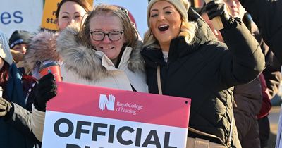 Thousands of nurses stage second walkout in row over pay