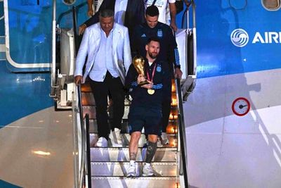 World Cup winners Argentina arrive back in Buenos Aires to heroes’ welcome