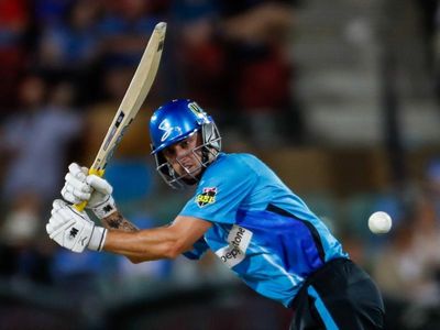 Strikers down Thunder again in BBL