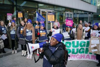 UK Government urged to 'do decent thing' as nurses stage second walkout over pay