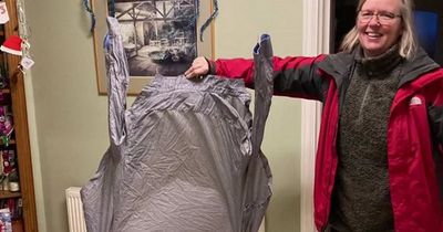 Mum stunned to see clothes after leaving laundry to dry in freezing conditions