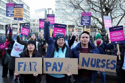 UK nurses stage second strike for inflation-busting pay