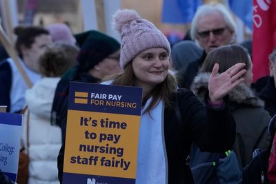 UK govt refuses to give way on pay as nurses, medics strike