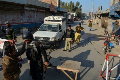 All hostages freed and captors killed as Pakistan police siege ends