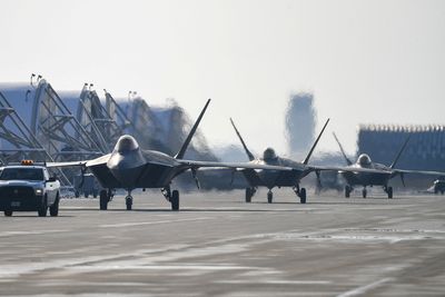 U.S. sends B-52 bombers, F-22 fighters for joint drills with South Korea -News1