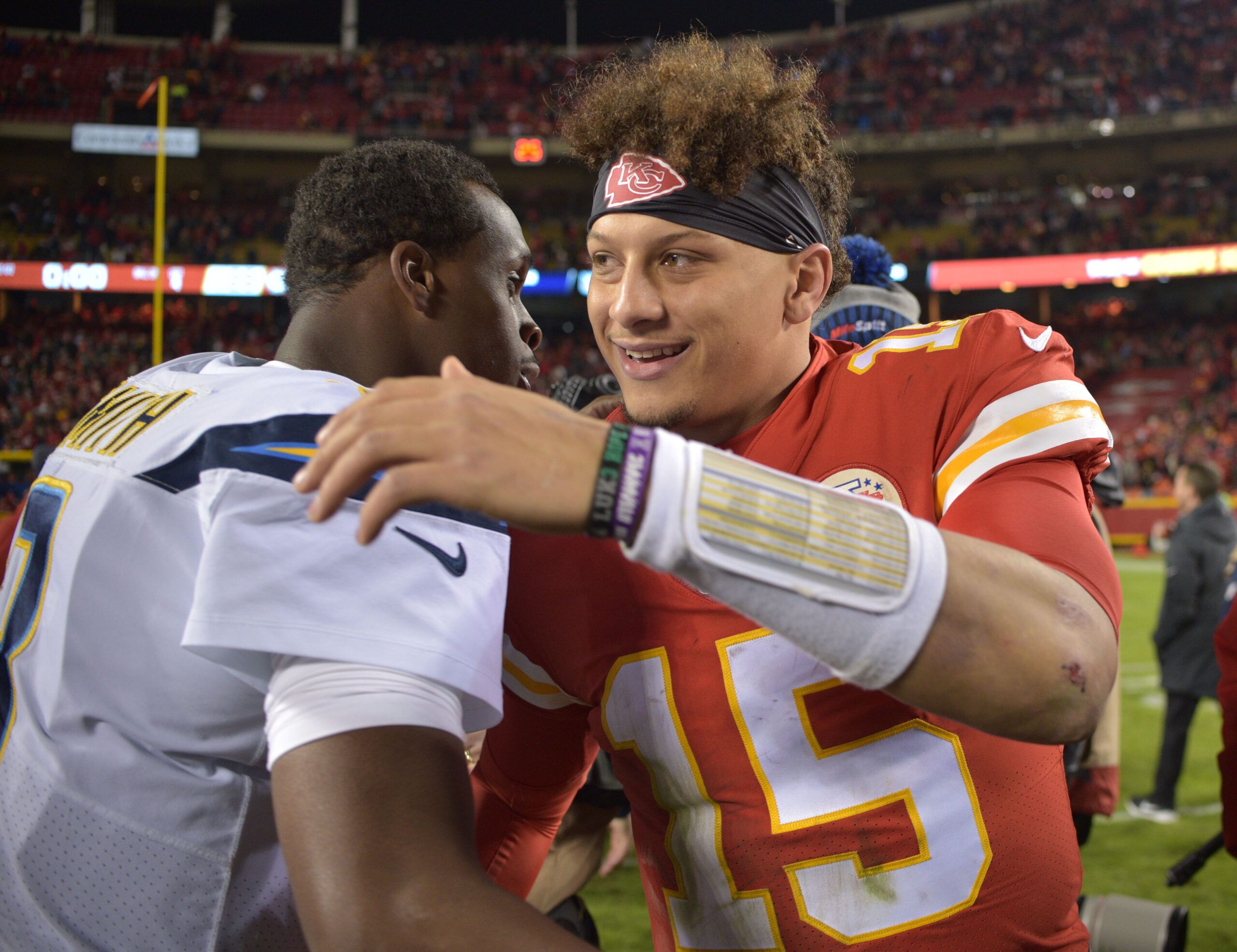 Patrick Mahomes compliments Geno Smith on his perfect…