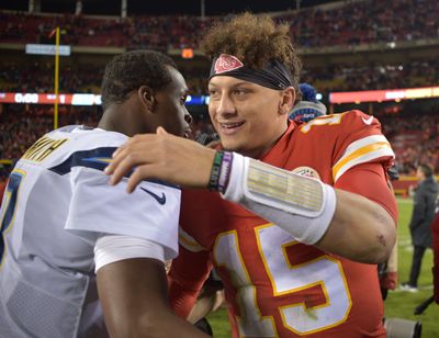 Patrick Mahomes compliments Geno Smith on his perfect spiral throws