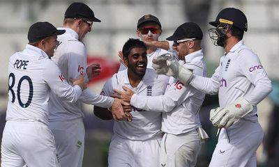 England’s bowlers have cast a spell in Pakistan without a magician