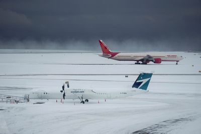 Snowstorm halts flights at Vancouver airport