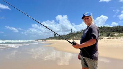 Woman allegedly bites off Queensland teen's fishing line in beach confrontation