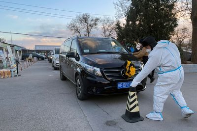 Hearses queue at Beijing crematorium, even as China reports no new COVID deaths