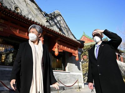 'Ice thaws' as Wong lands for China talks