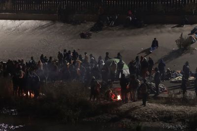 Tens of thousands wait at border for asylum limits to end