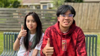 Paddleboarders urged to check wind forecasts as teens recover from Melbourne bayside ordeal