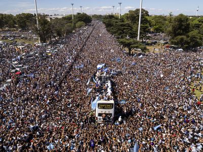 Overflow crowds in Buenos Aires forced the end of a World Cup celebration parade