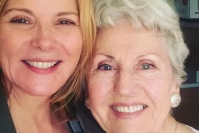 Heartbroken Kim Cattrall announces the death of her mother at 93