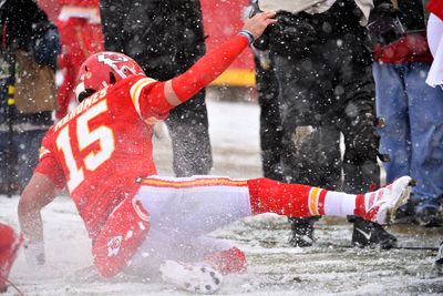 Chiefs QB Patrick Mahomes, LB Nick Bolton prepared to play in cold weather