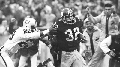 Franco Harris, a Pittsburgh Steelers Hall of Fame running back, dies at 72