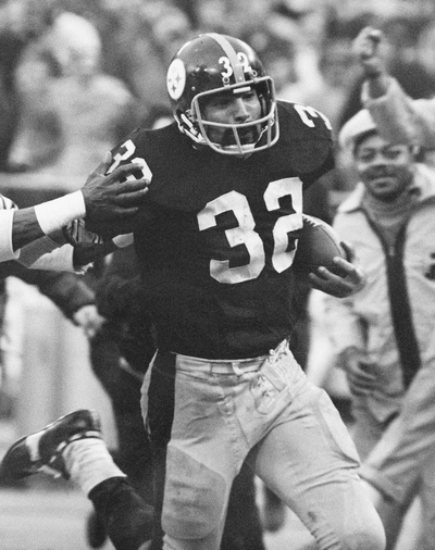 Steelers Hall of Fame Running Back Franco Harris Dies at 72