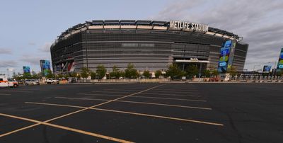 Watch: Jaguars fan uses PowerPoint to talk wife into his Jets game trip