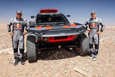 Sainz: Audi has made “brave” revisions for 2023 Dakar Rally