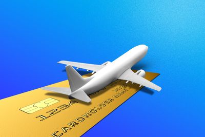 5 ways to save on holiday travel using a credit card