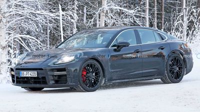 Porsche Panamera Spied Testing With Center-Lock Wheels