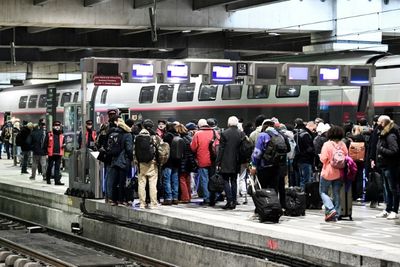 French Christmas train strike provokes fury, travel woes