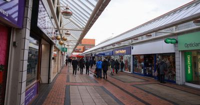 Visitors 'saddened' by shopping centre's 'depressing' Christmas lights
