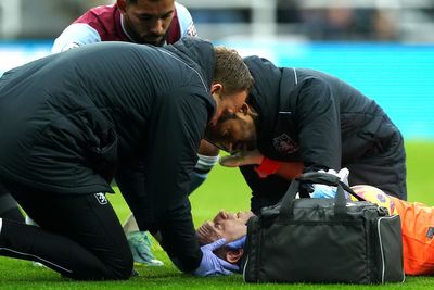 Premier League applies to take part in trial for temporary concussion substitutes