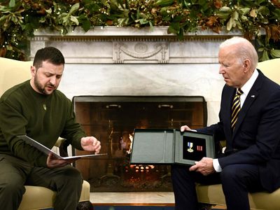 Zelensky presents Biden with Ukrainian soldier’s award during meeting at White House