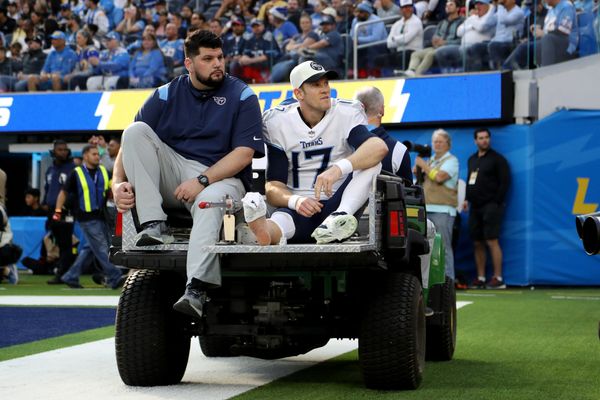 Titans sign former Volunteer Joshua Dobbs with Tannehill nursing