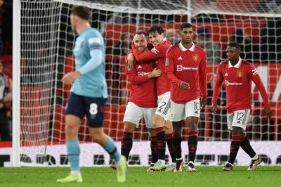 Manchester United beat Burnley to ease into League Cup last eight