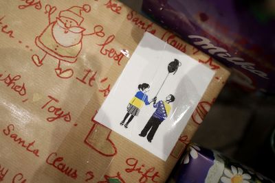 Bosnian children's gifts to Ukraine evoke parents' memories