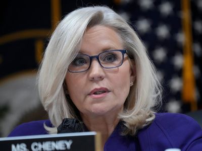 Liz Cheney sits with Democratic colleagues ahead of Zelensky address to Congress