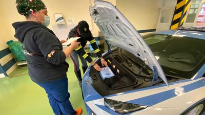 Lamborghini Huracan Used By Italian Police To Transports Two Kidneys