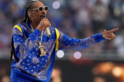 Snoop Dogg’s Bill Belichick and Robert Kraft impressions are must-see