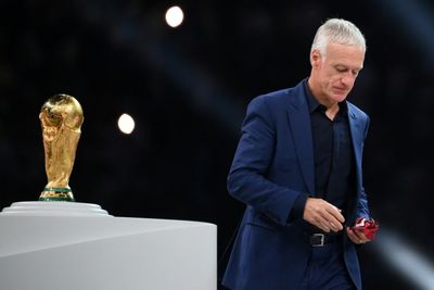 French football president wants Deschamps to stay