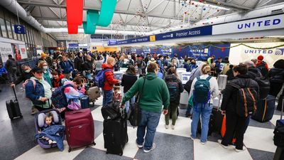 Bomb cyclone storm delays, cancels even more holiday travel flights