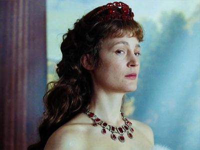 Corsage review: Vicky Krieps is a haunted royal with a 19.5-inch waist in this tastefully anachronistic romp