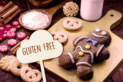 How to host guests with food allergies