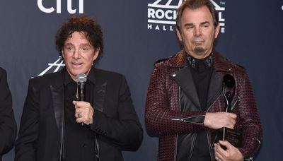 Journey guitarist objects to bandmate playing at Trump events