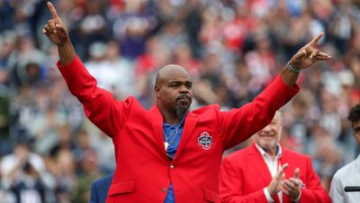 Vince Wilfork Joins Chorus of Patriots Greats Frustrated With Mac Jones