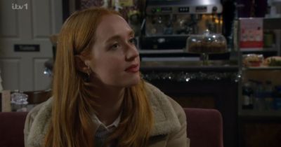Emmerdale fans not 'fooled' by Chloe leaving village as they predict twist
