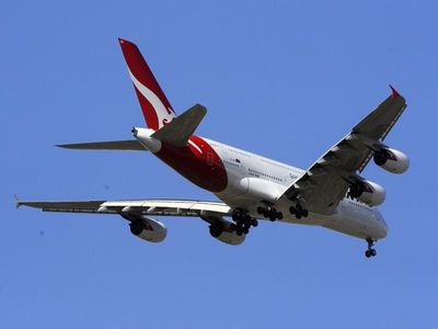 Qantas flight emergency lands in Baku