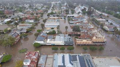 Flood-displaced Victorians told to vacate temporary shelter next year despite many having nowhere to go